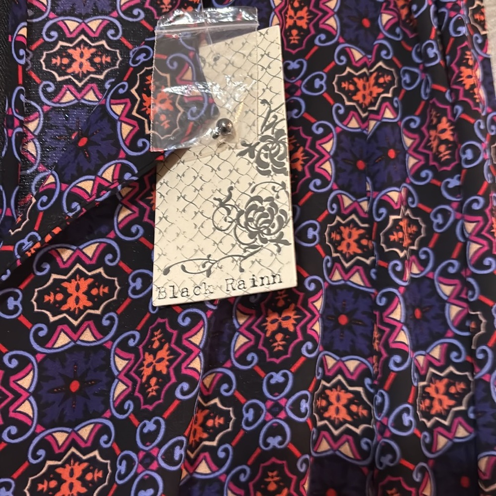 NWT Beautiful, colorfull, long sleeved romper Size Small - Picture 7 of 9